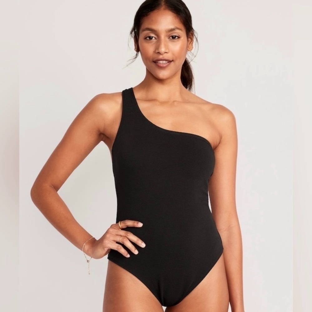 Old Navy textured one strap swimsuit, size M